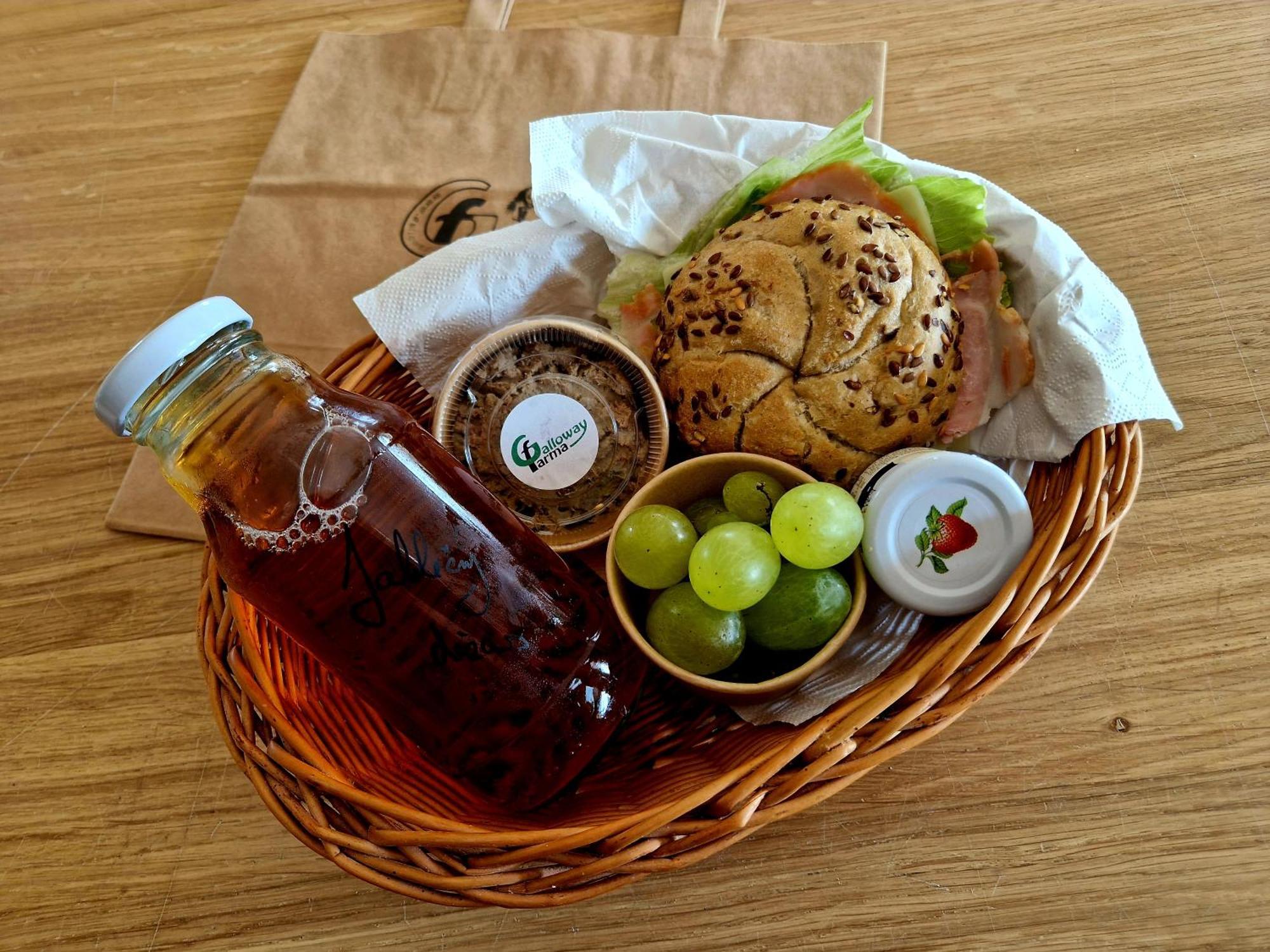 康提瑞莱克斯膳食公寓 Roupov 外观 照片